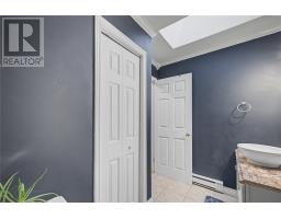 24 Peter's Place thumbnail 18