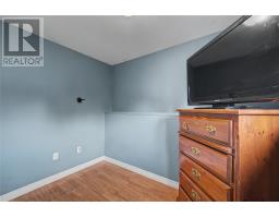 24 Peter's Place thumbnail 32