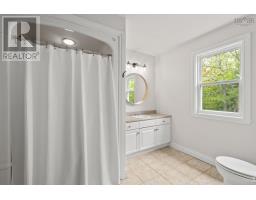 88 Lochmoor Lane, Dartmouth, NS B2W6C8 Photo 18