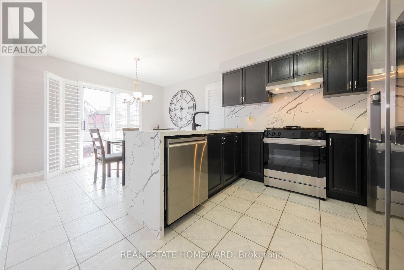 1283 VINCENT CRESCENT - 11