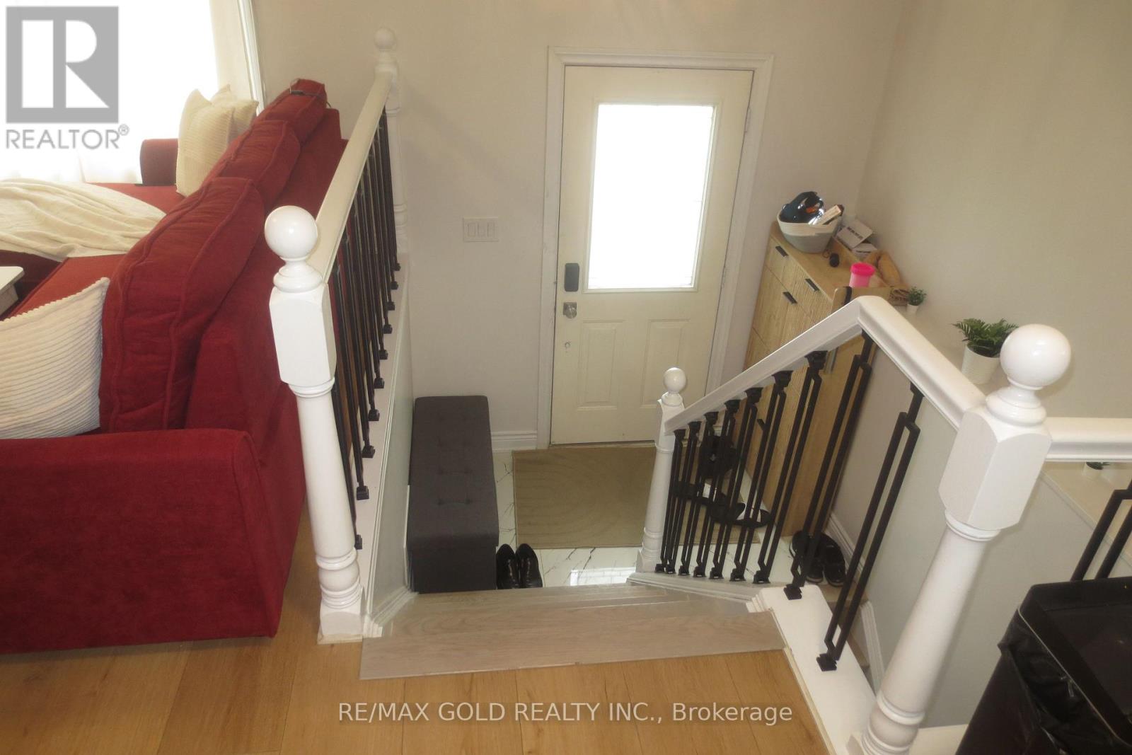 54 BAKERSFIELD DRIVE — photo 3