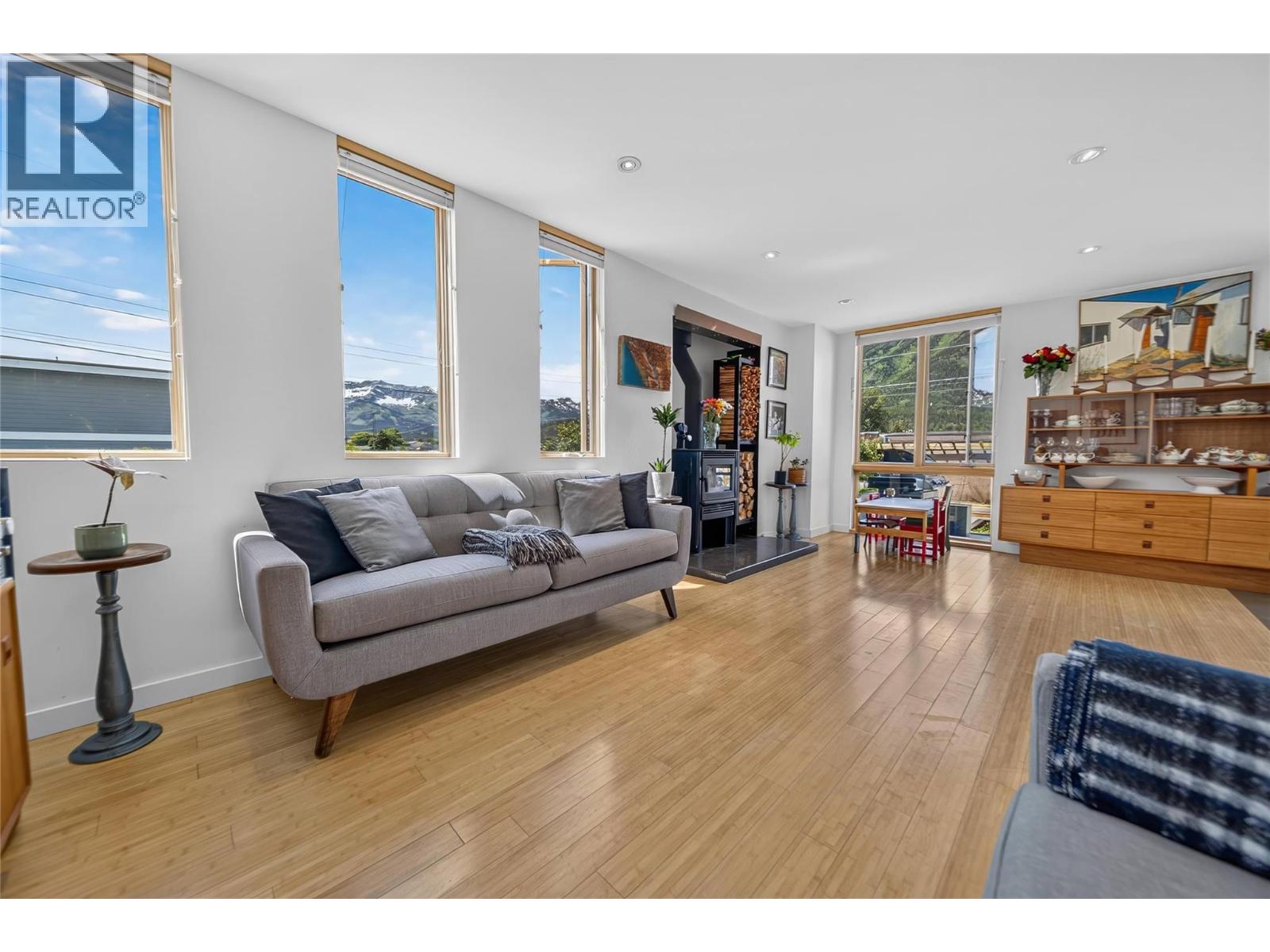 1502 2nd Avenue - 23