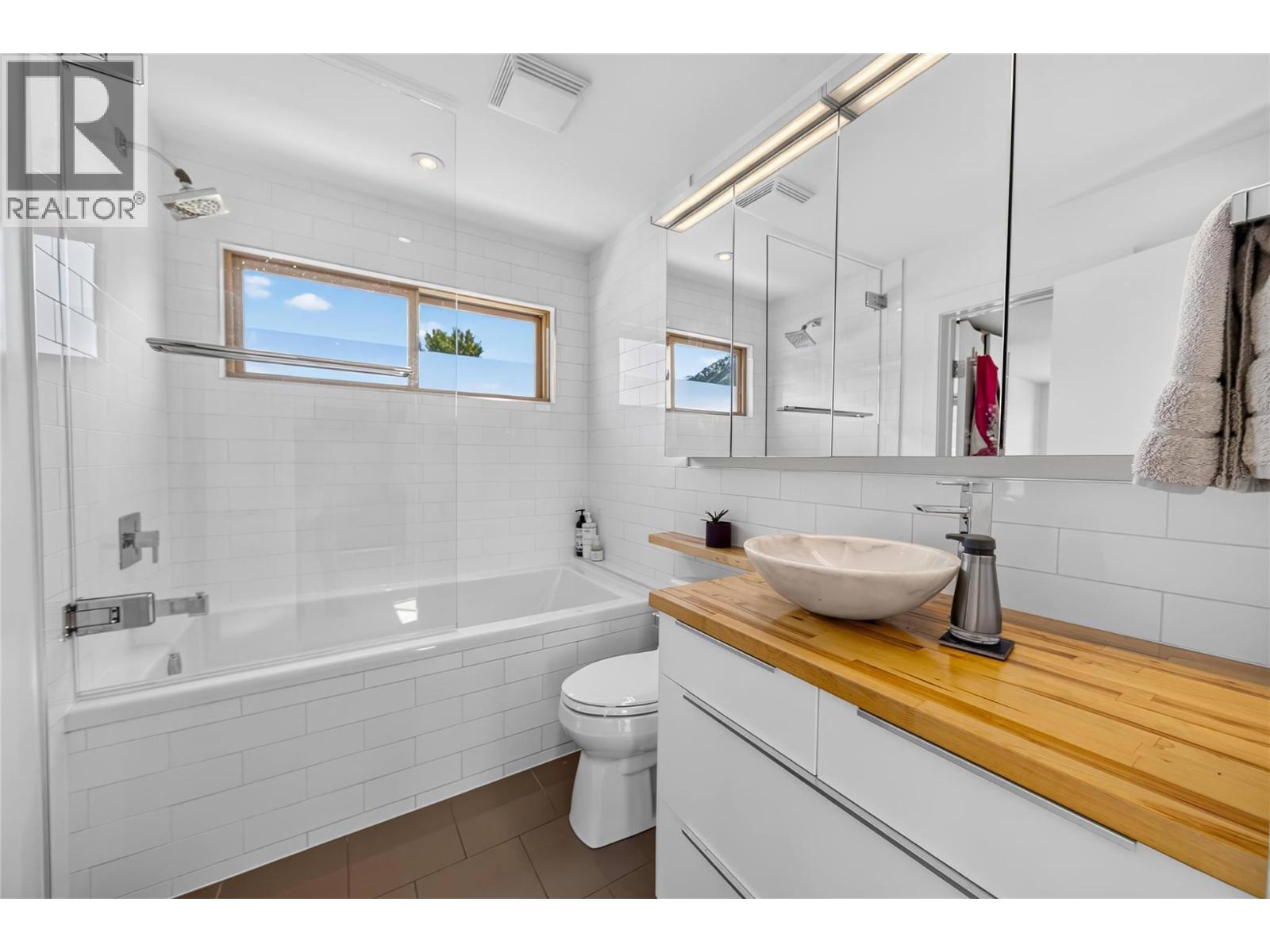 1502 2nd Avenue - 42