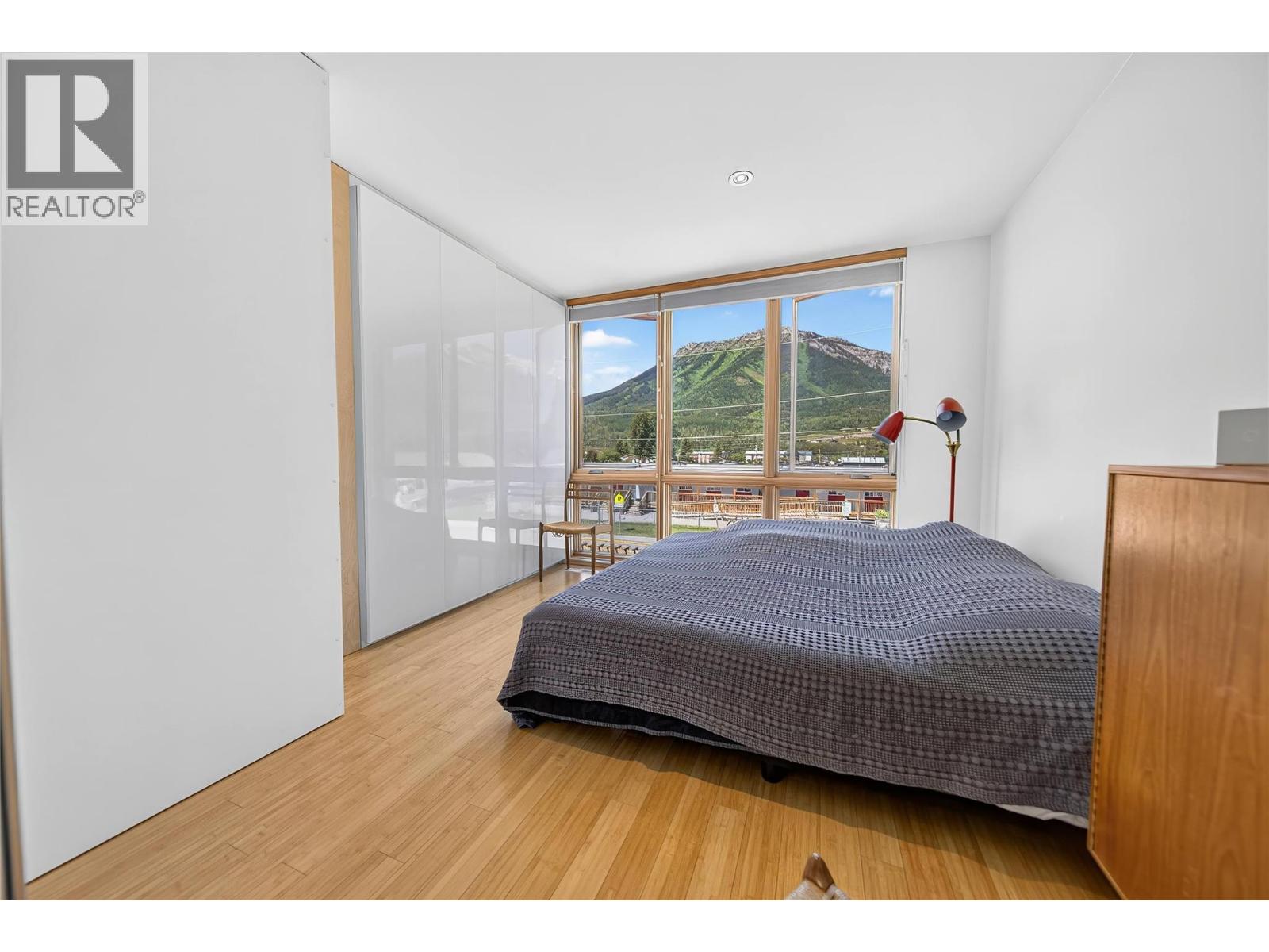 1502 2nd Avenue - Image 35
