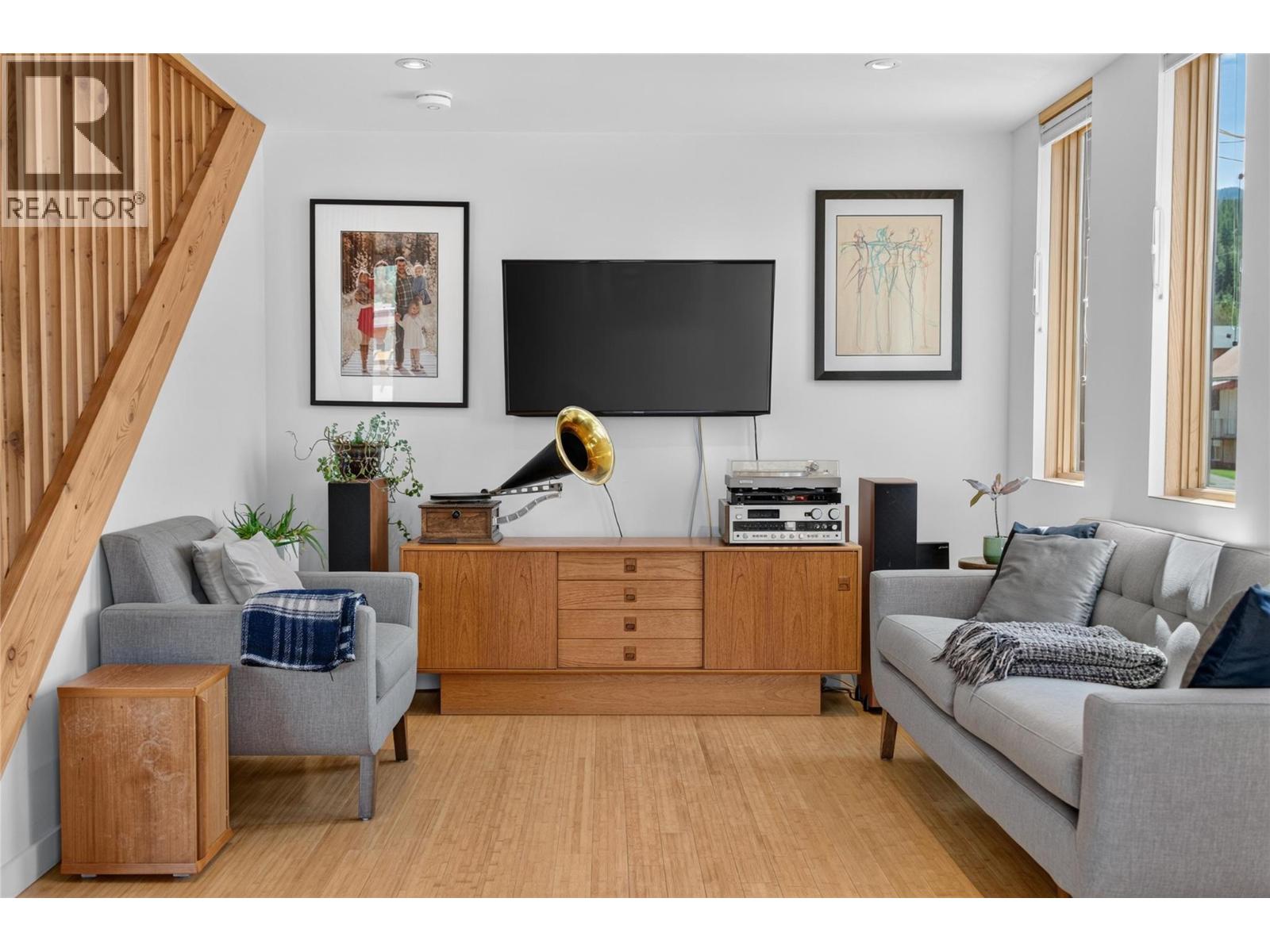 1502 2nd Avenue - Image 26
