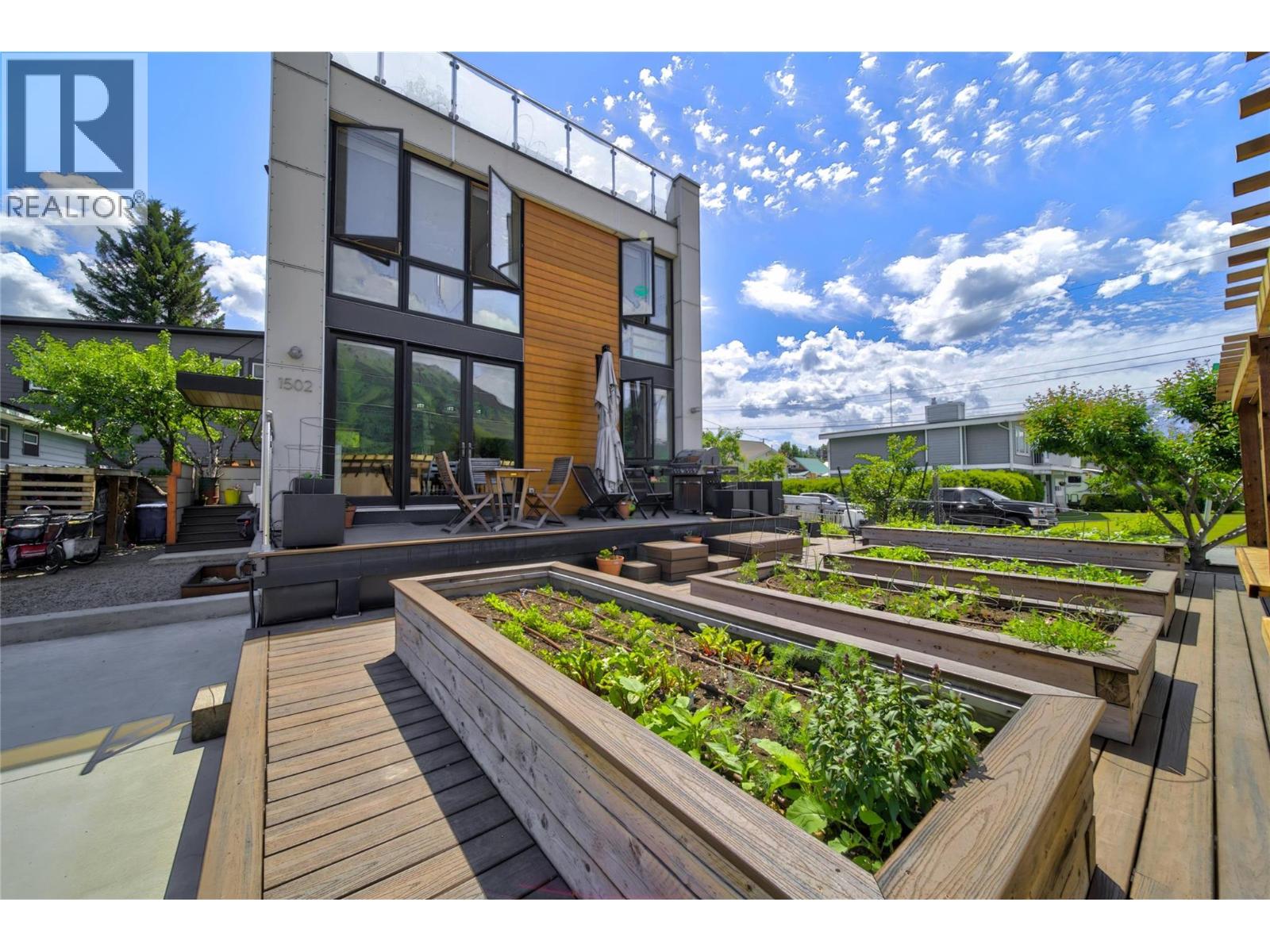 1502 2nd Avenue - 3