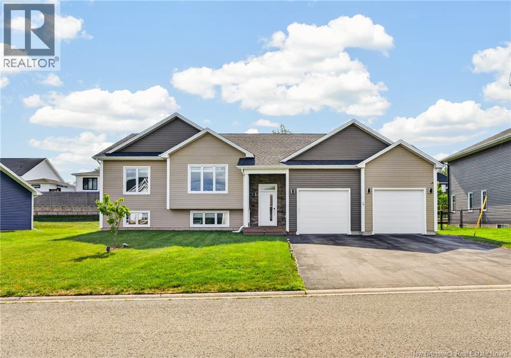 39 Donat Crescent