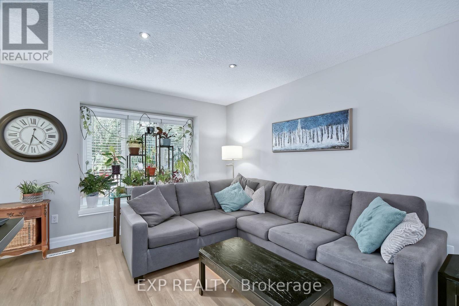 321 SIMPSON CRESCENT - 11
