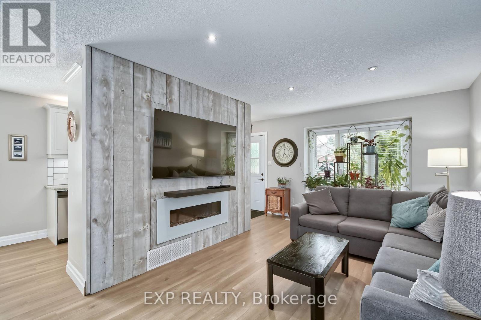 321 SIMPSON CRESCENT - 12