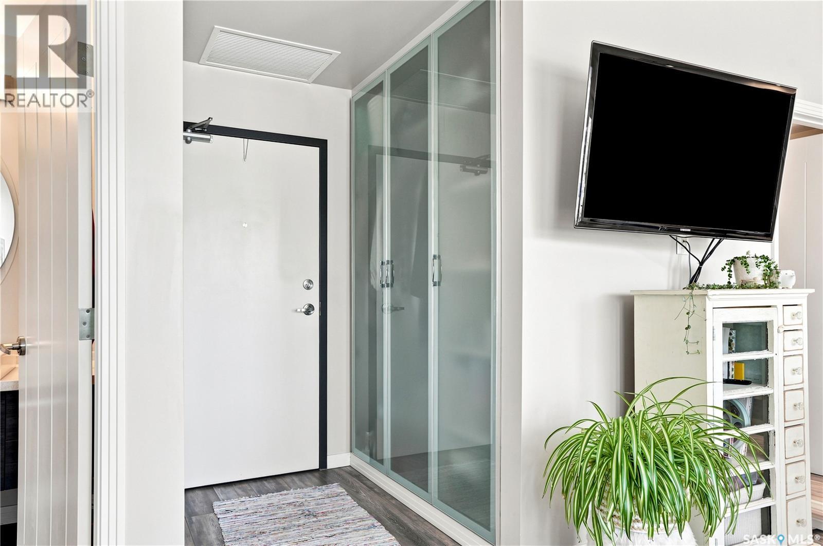 #108 235 Evergreen SQUARE - Image 3