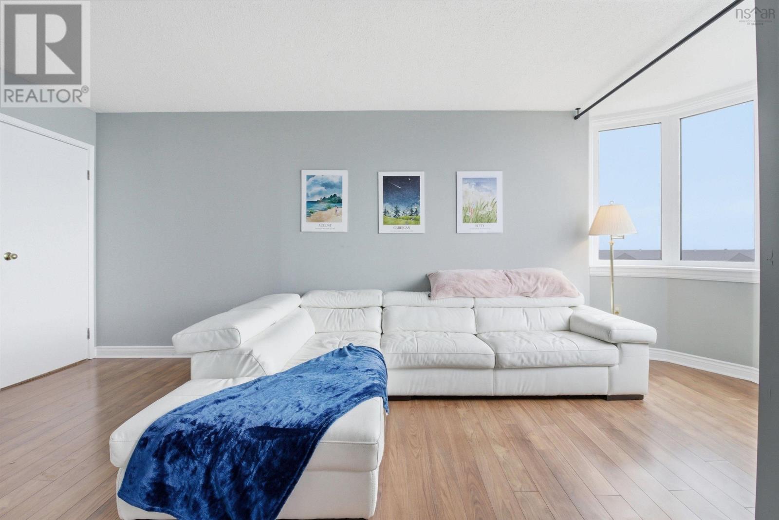 Property 25 of 41 of 1014 45 Vimy Avenue