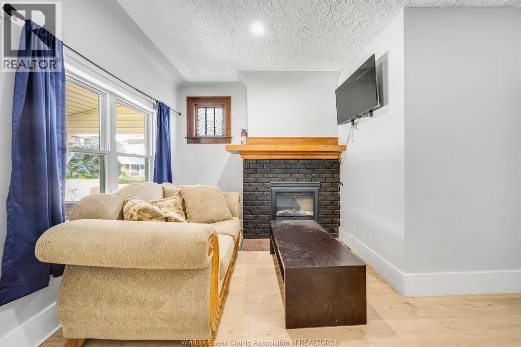 1408 DOUGALL AVENUE - 6
