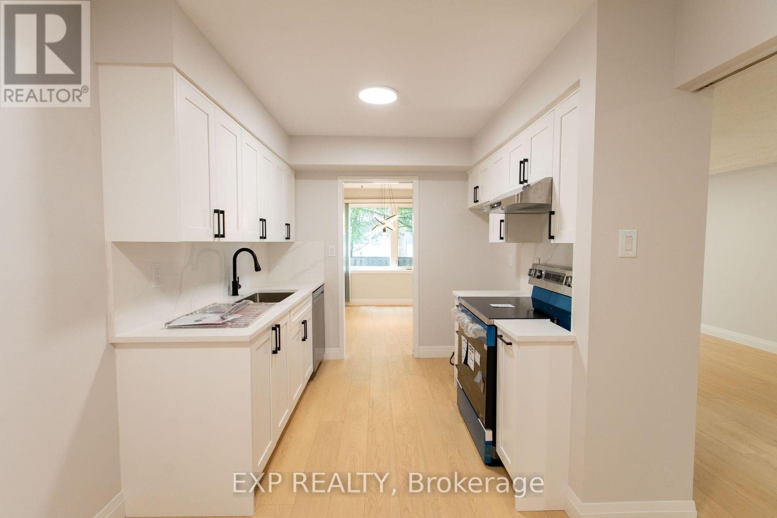 3 Bed, 3 Bath Apartment for Rent in Ottawa – UNIT 7 – 710 CORONATION AVENUE, Ottawa – MLS# X13665396 - Image 11
