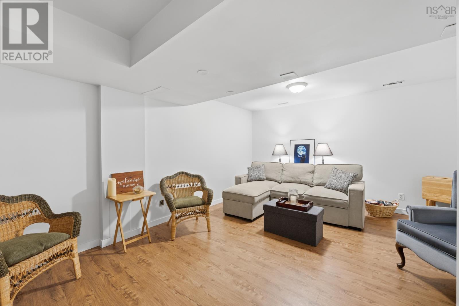 Property 28 of 48 of 554 South Broadway
