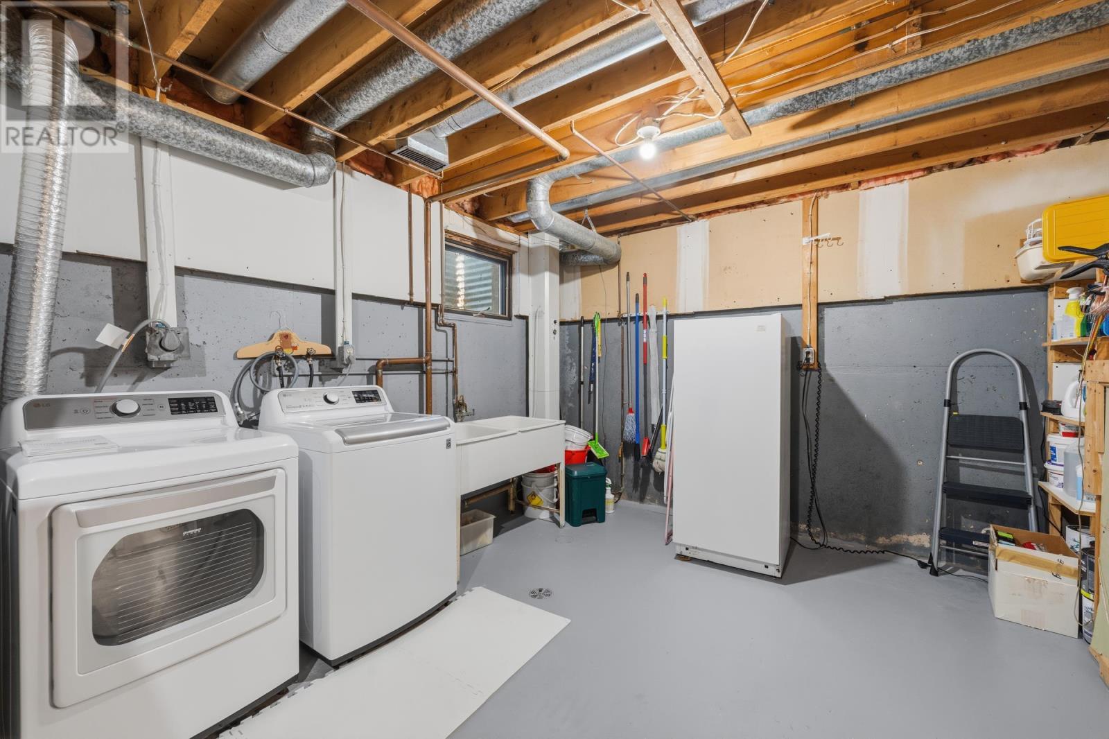Property 29 of 48 of 554 South Broadway