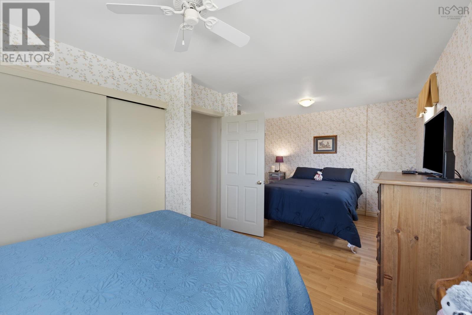 Property 22 of 48 of 554 South Broadway
