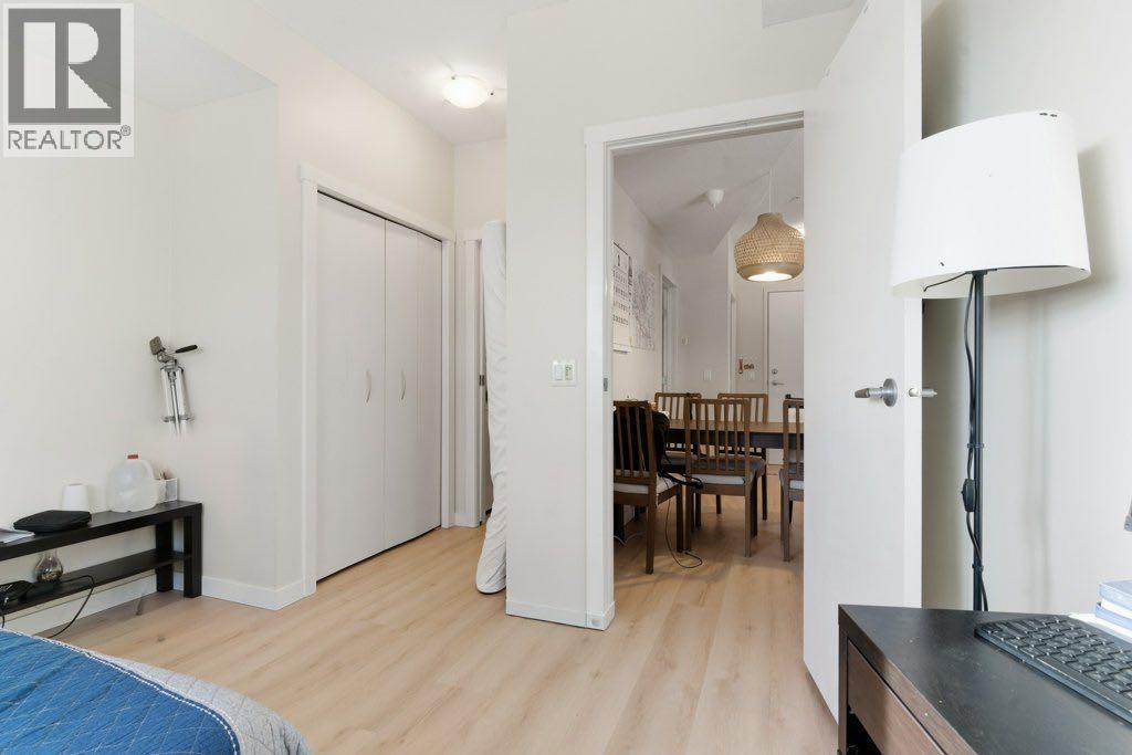 #210 69 Springborough Court SW - 17