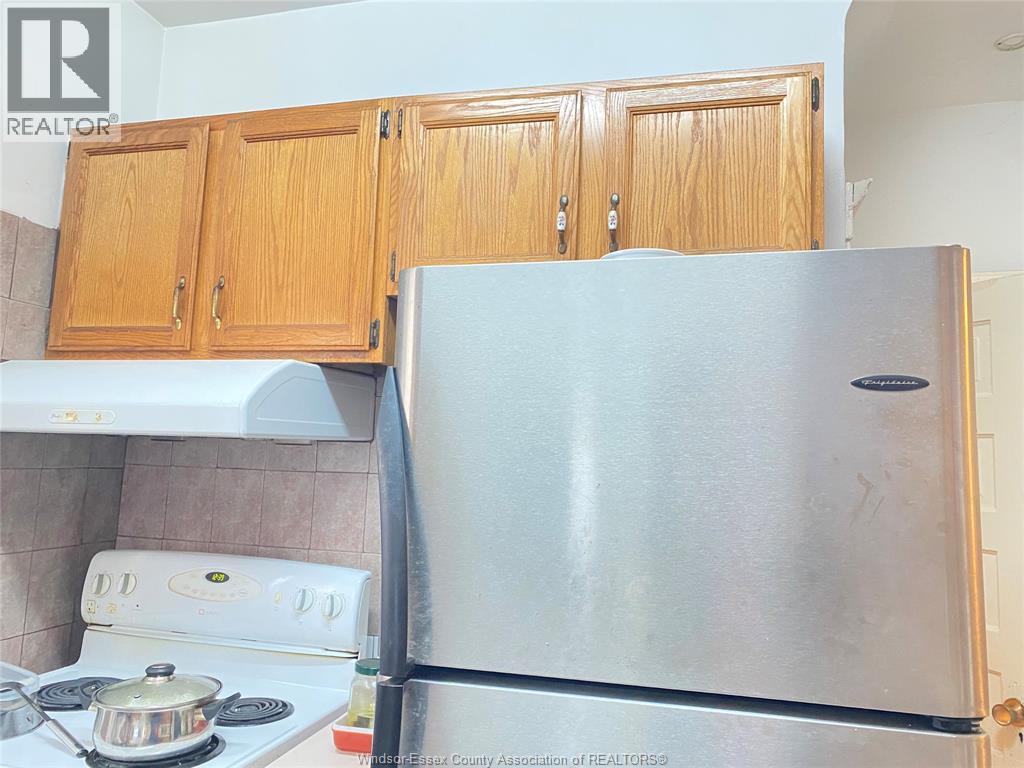 876 DOUGALL AVENUE - 8