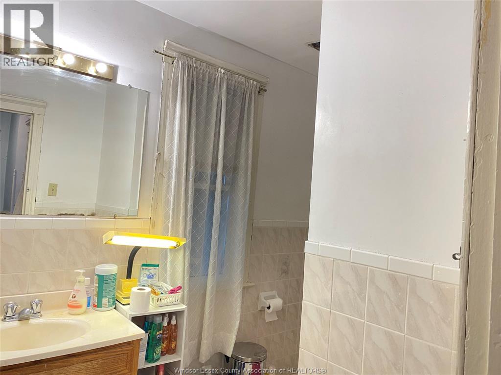 876 DOUGALL AVENUE - 5