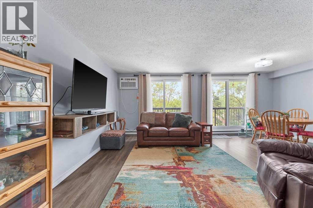 #405 3936 Wyandotte STREET East - 5