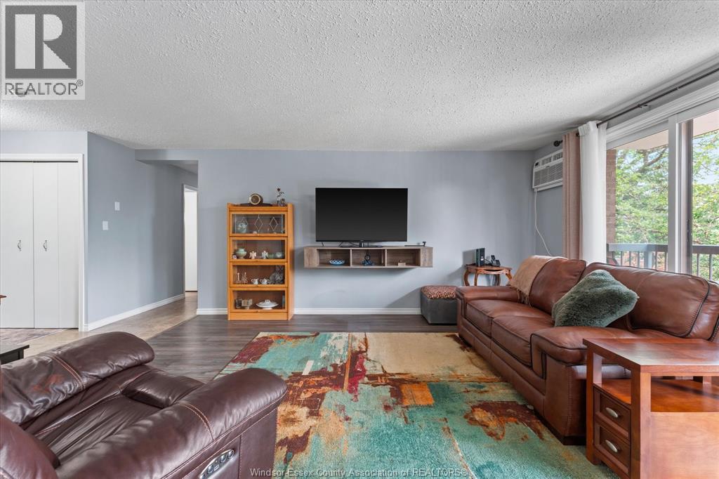 #405 3936 Wyandotte STREET East - 7