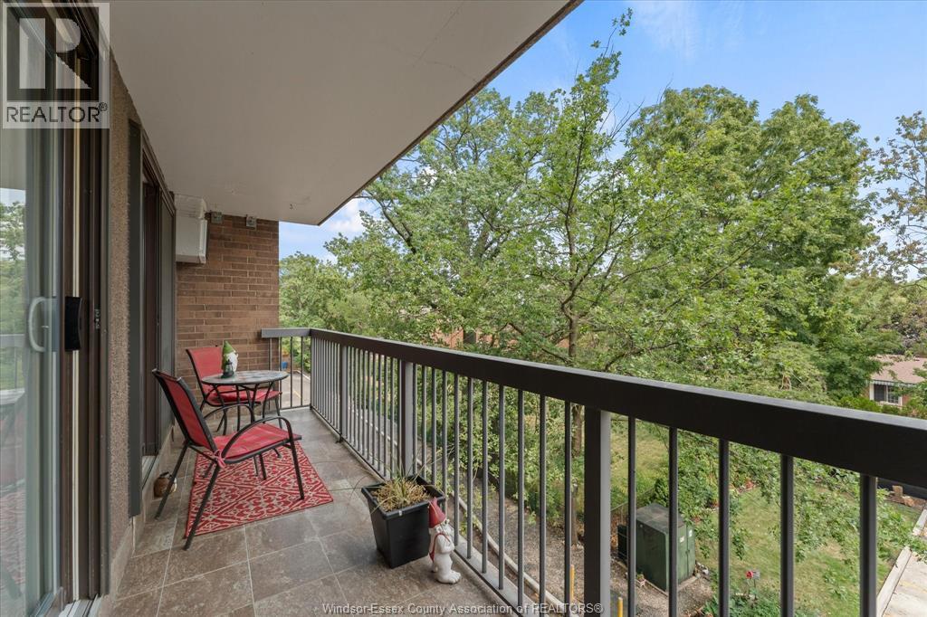 #405 3936 Wyandotte STREET East - 18