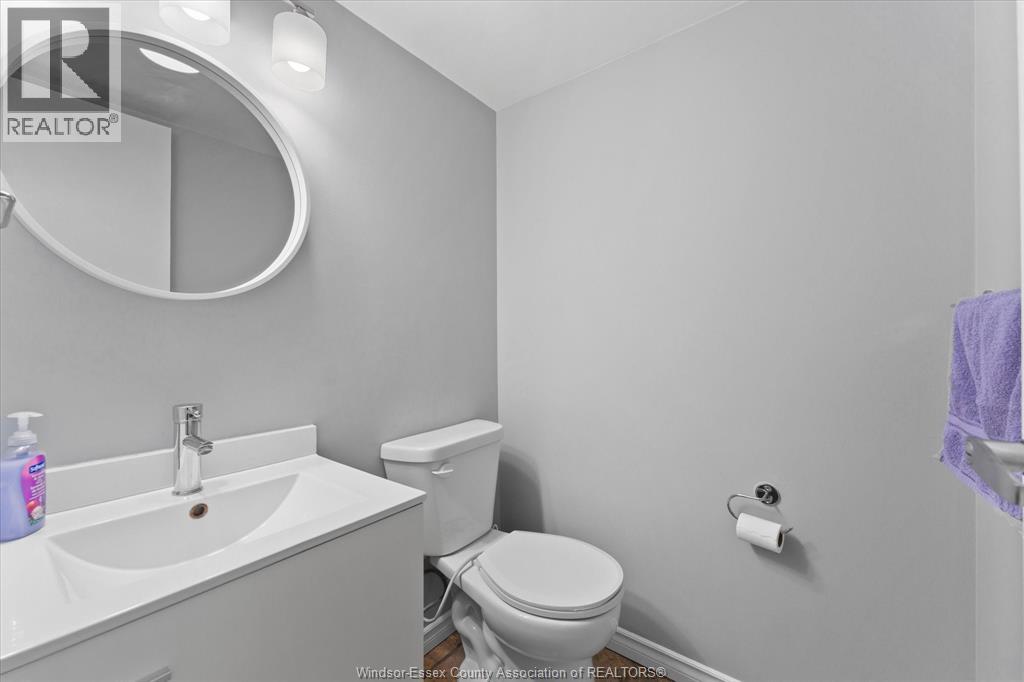 #405 3936 Wyandotte STREET East - 17