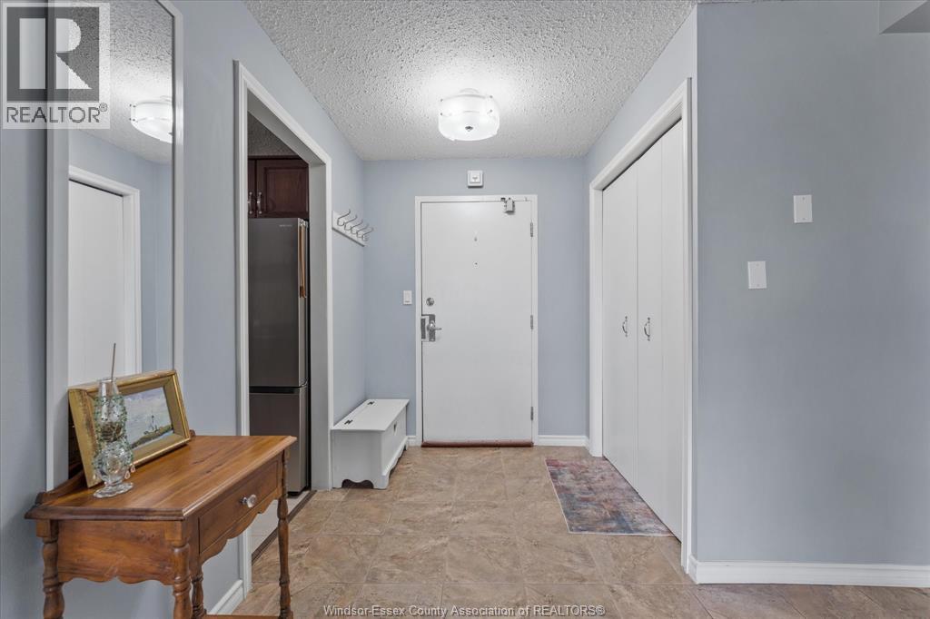 #405 3936 Wyandotte STREET East - 3