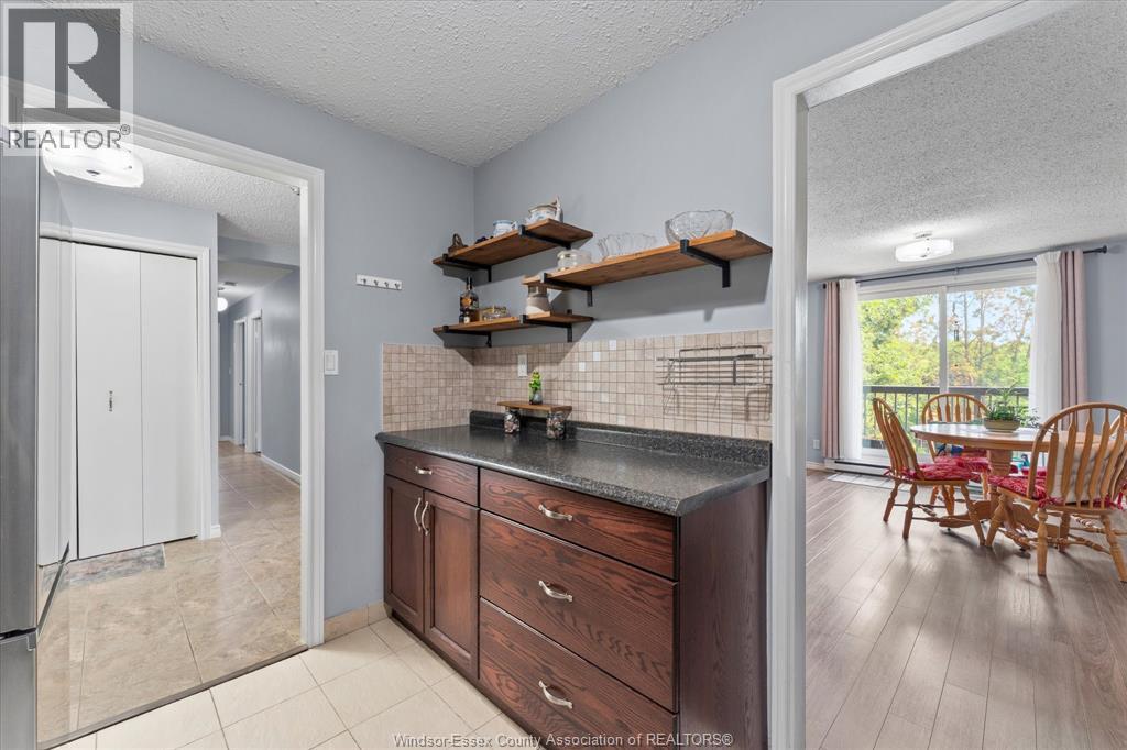 #405 3936 Wyandotte STREET East - 12