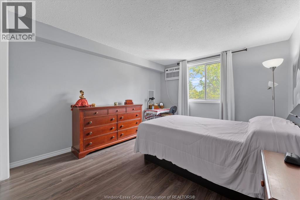 #405 3936 Wyandotte STREET East - 13