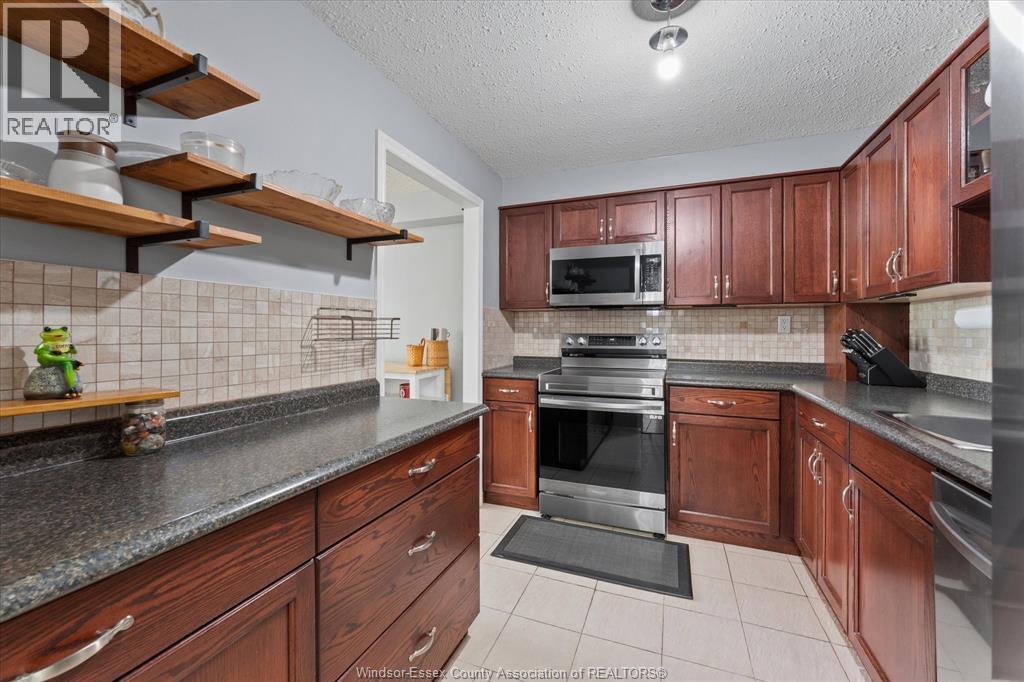 #405 3936 Wyandotte STREET East - 10