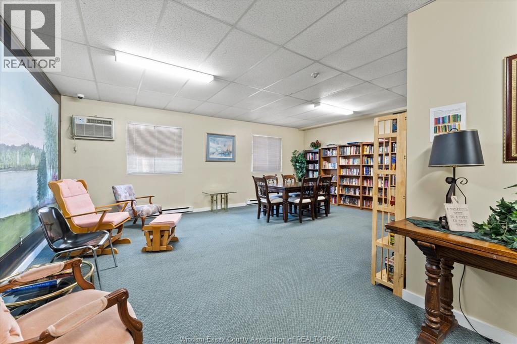 #405 3936 Wyandotte STREET East - 26