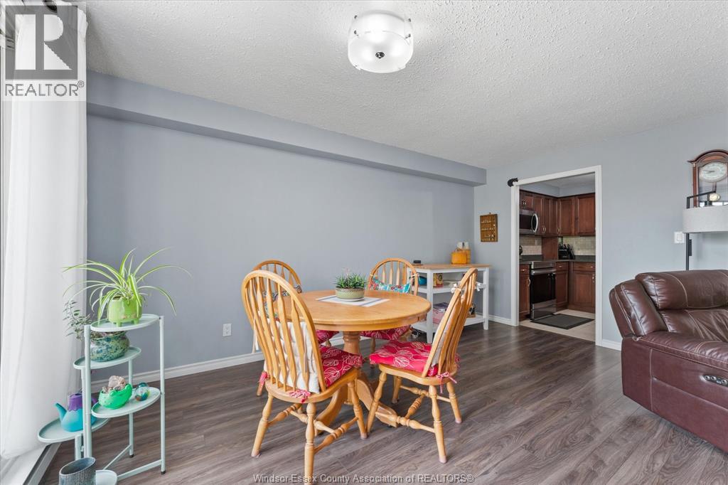 #405 3936 Wyandotte STREET East - 9