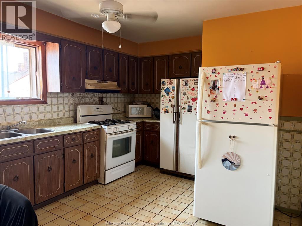 357-363 WYANDOTTE STREET West - 4
