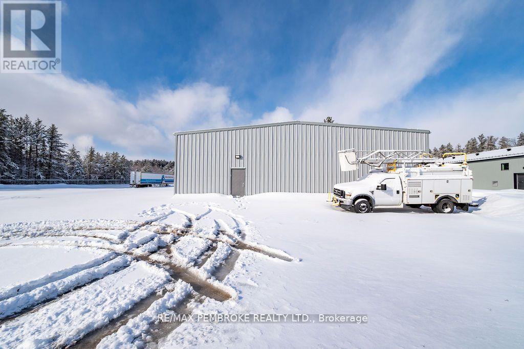 Industrial for Sale in Petawawa – 99 INDUSTRIAL AVENUE, Petawawa – MLS# X13665482 - Image 5