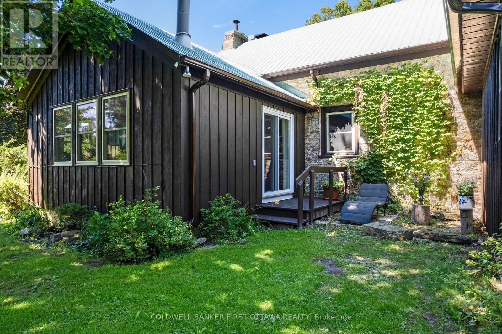 340 NORTH BURGESS 8TH CONCESSION - 34
