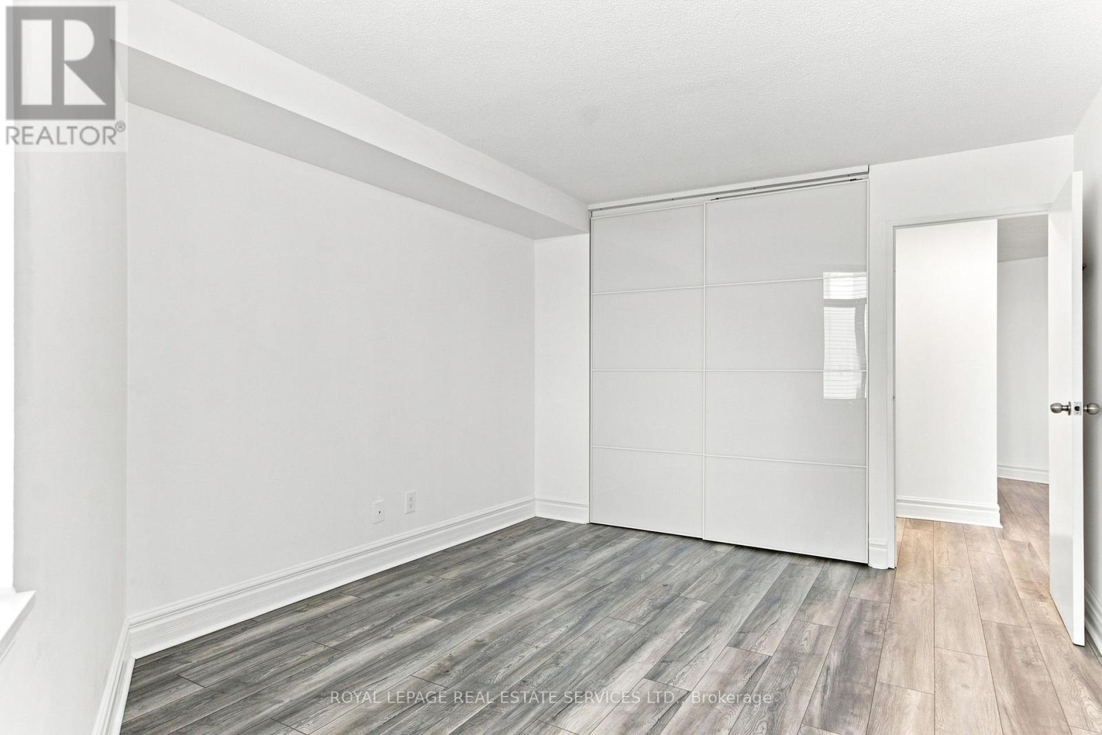 #1104 250 QUEENS QUAY - 18