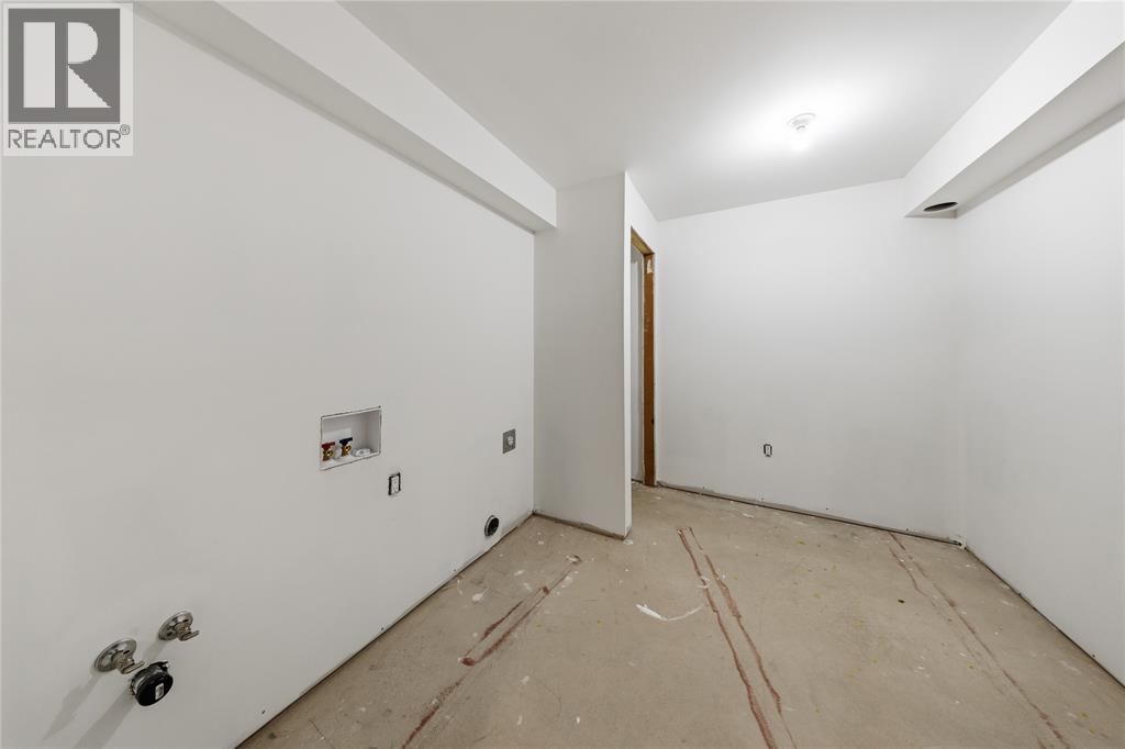 113 MACDONALD STREET - 32