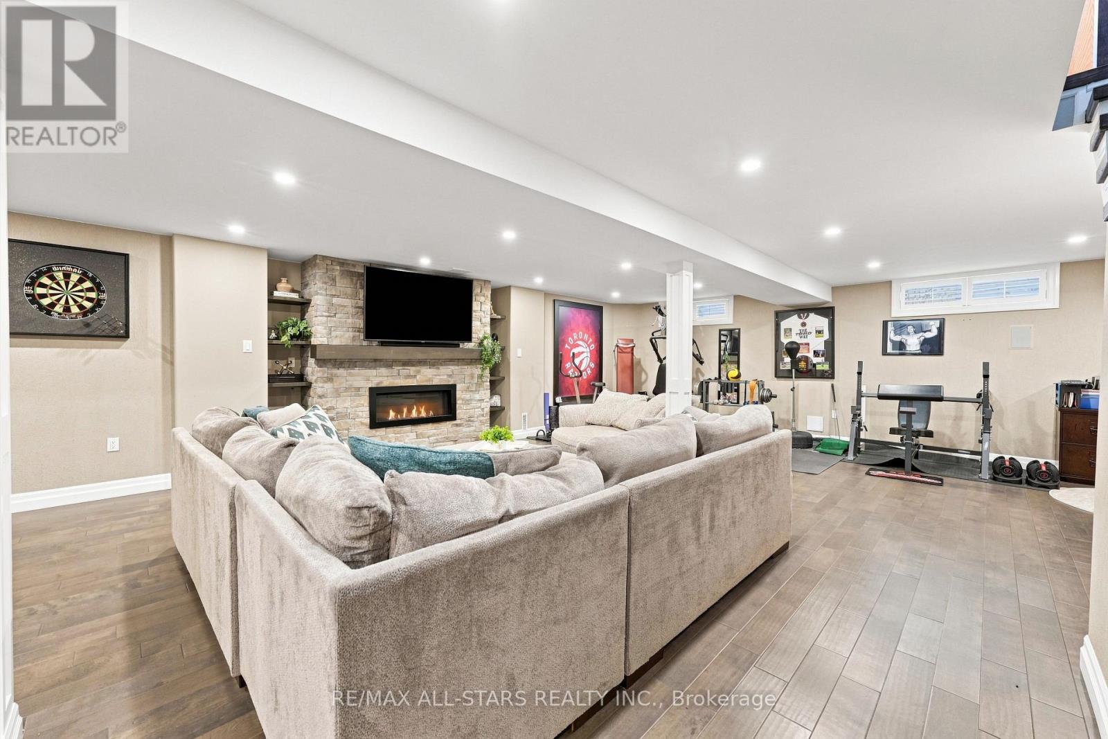 15 IVYGREEN ROAD - 30