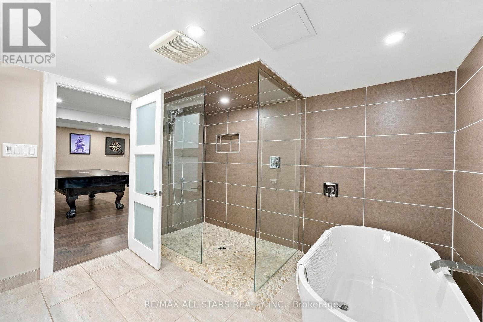 15 IVYGREEN ROAD - 34