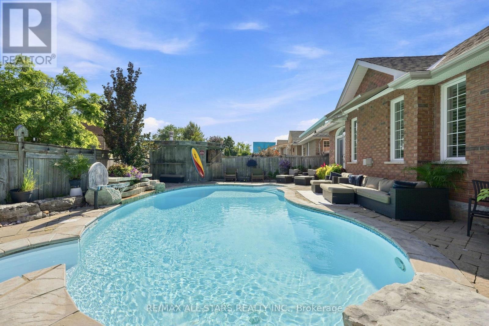 15 IVYGREEN ROAD - 43