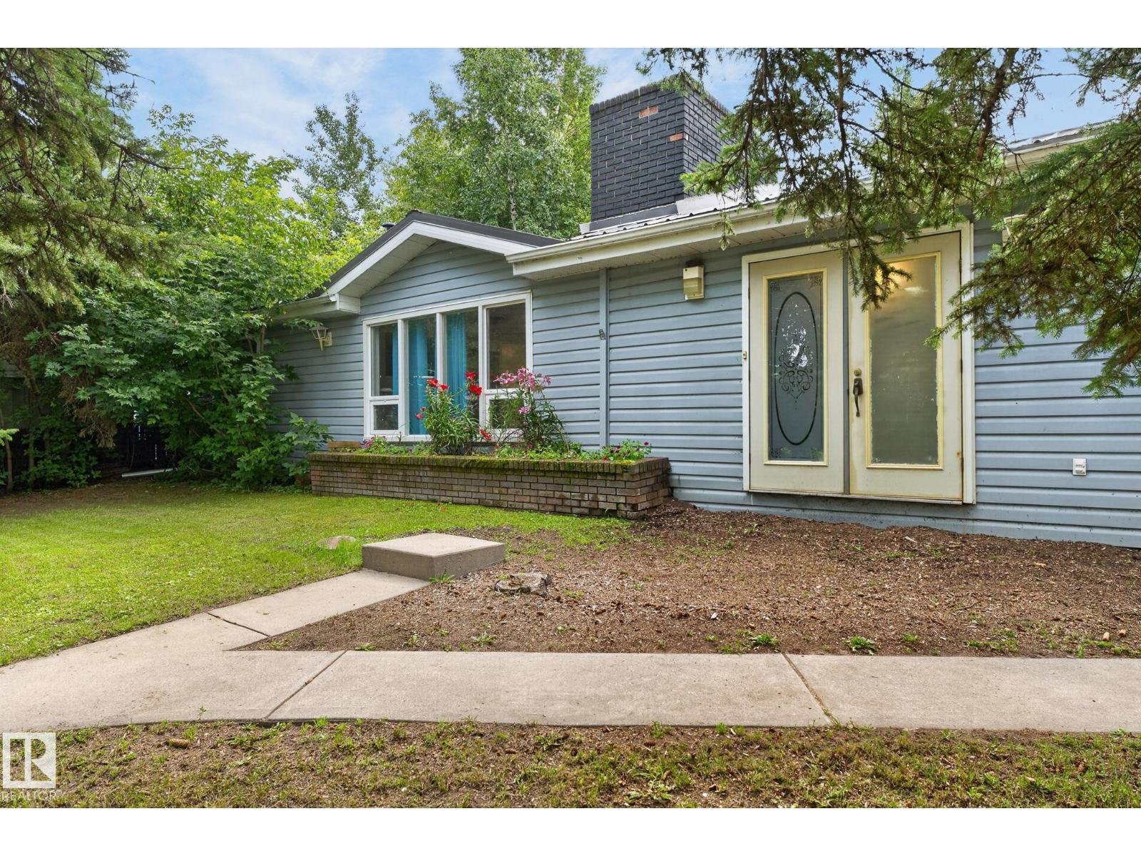 351 Smith Crescent