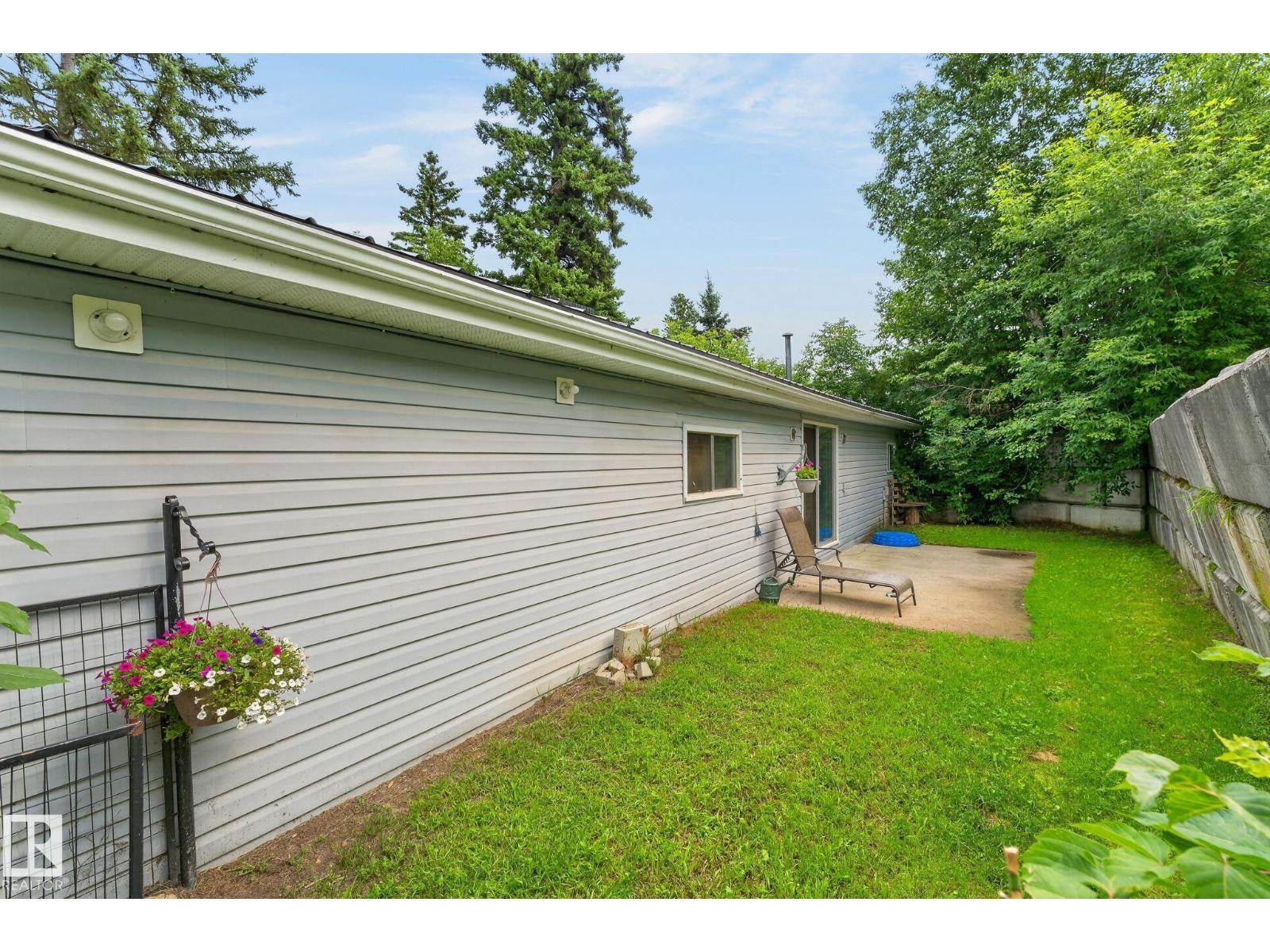 351 Smith Crescent - Photo 8