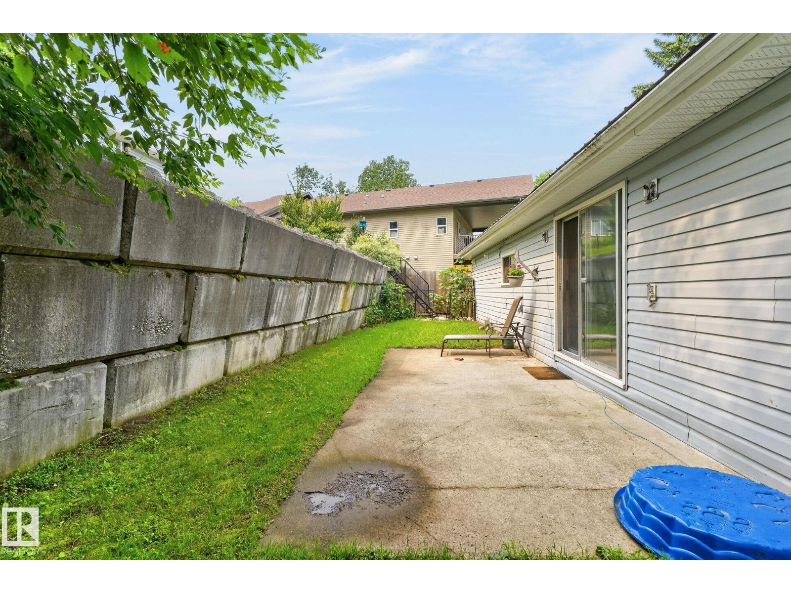 351 Smith Crescent - Photo 9