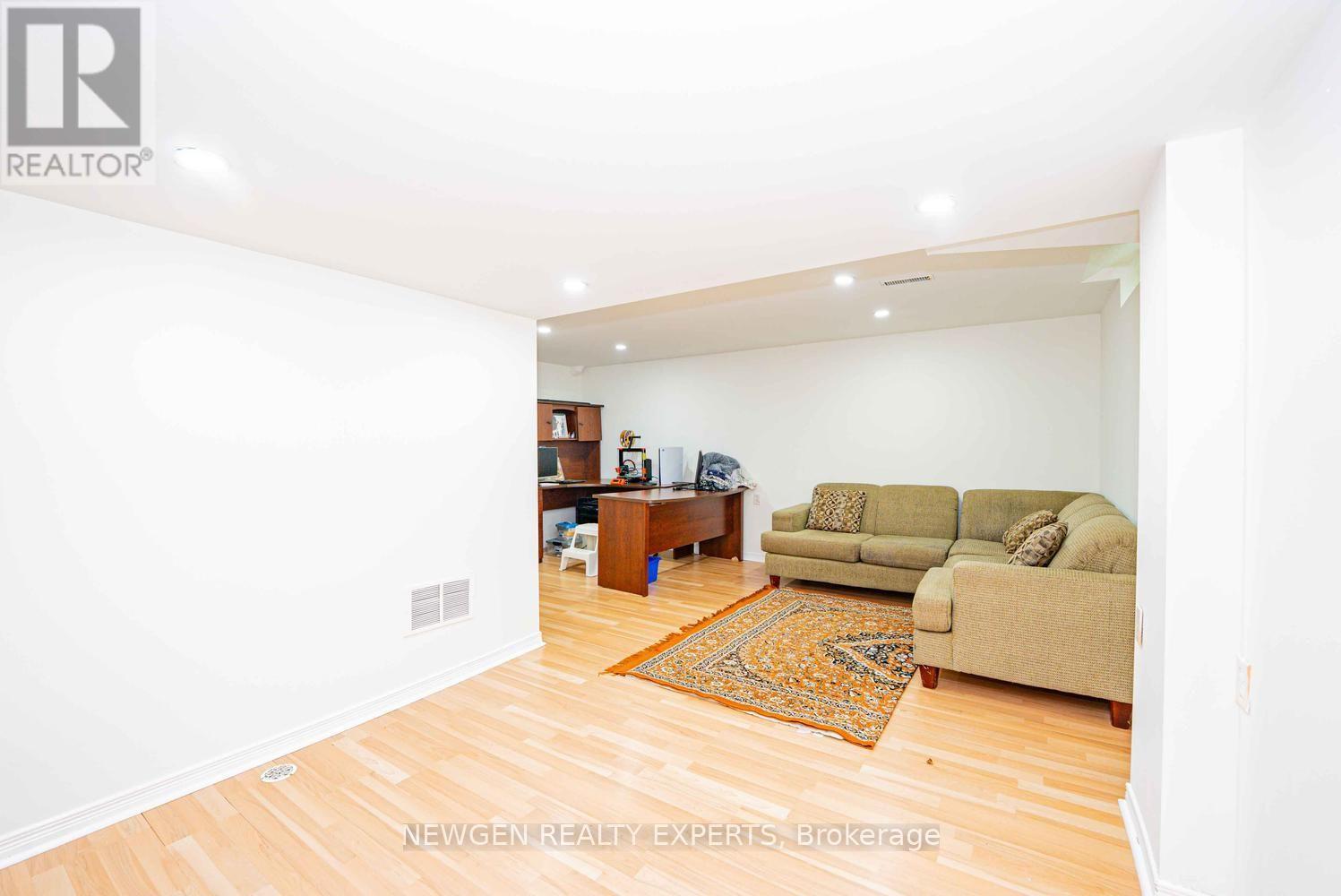 6039 COXSWAIN CRESCENT - 32