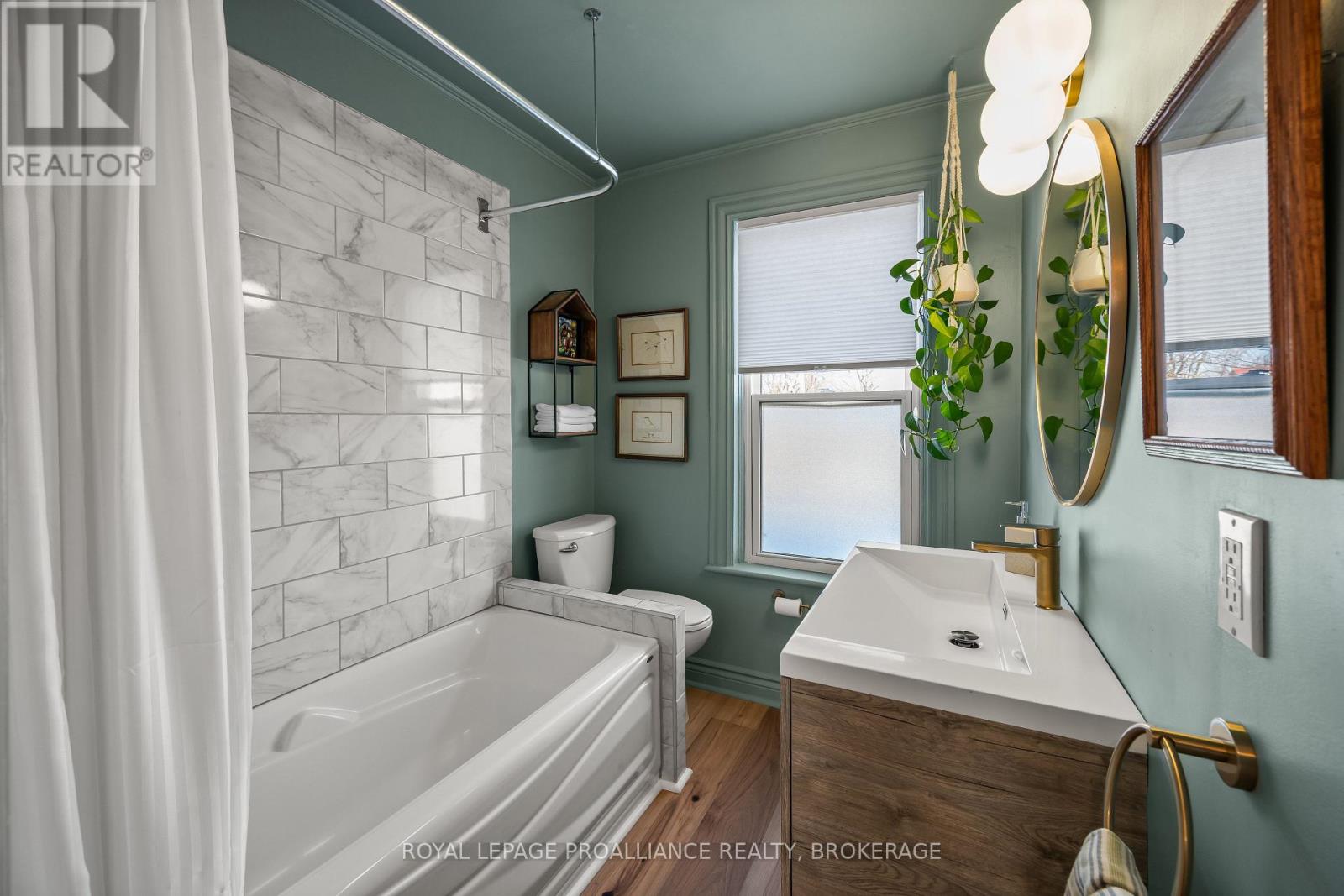 145 CHARLES STREET N - Image 22