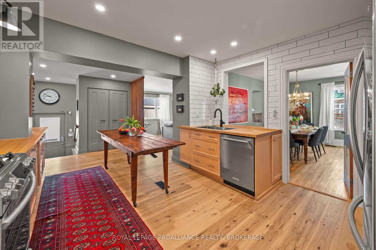 145 CHARLES STREET N - Image 28