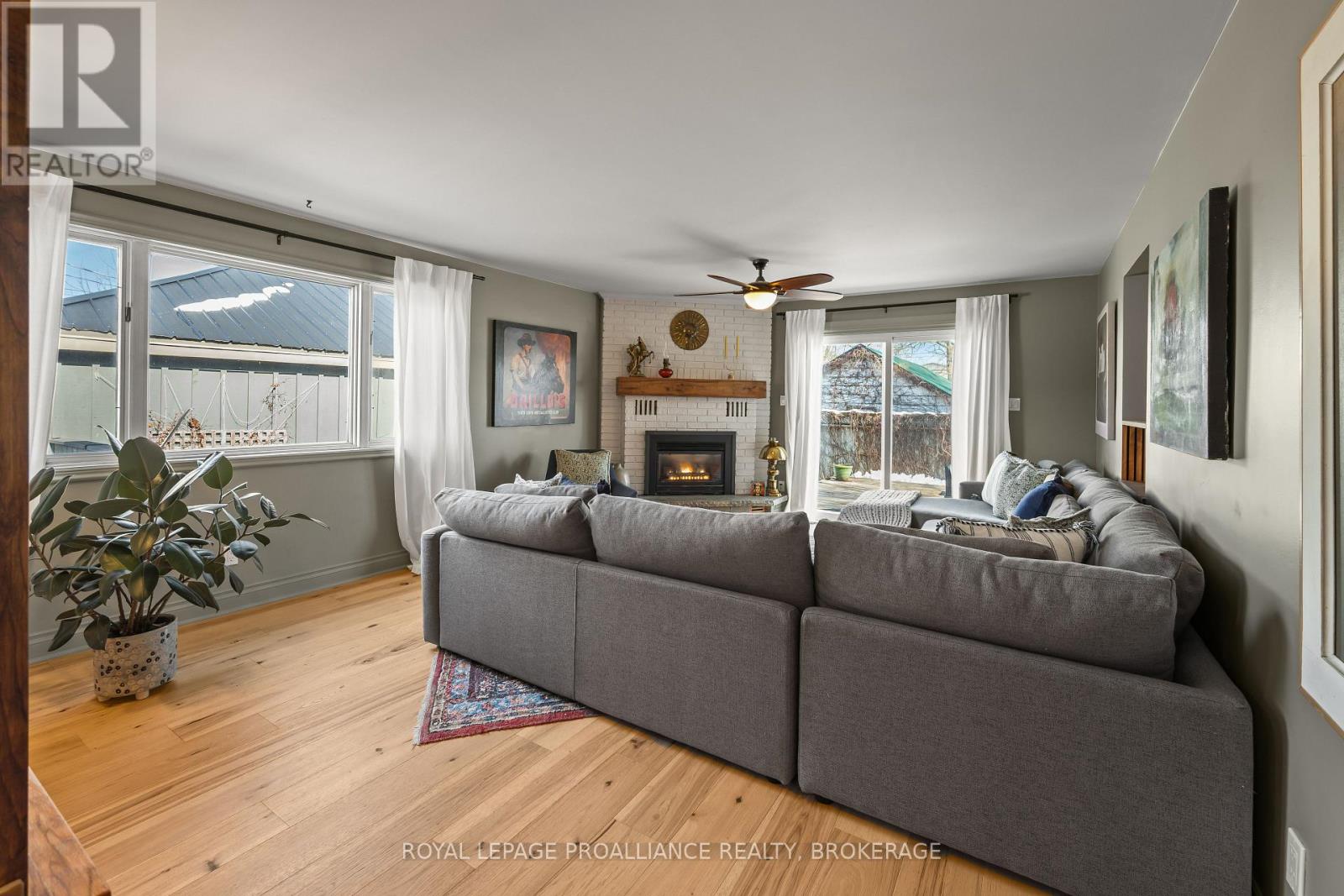 145 CHARLES STREET N - Image 30