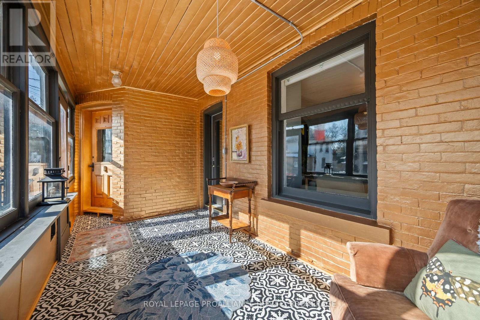 145 CHARLES STREET N - Image 4