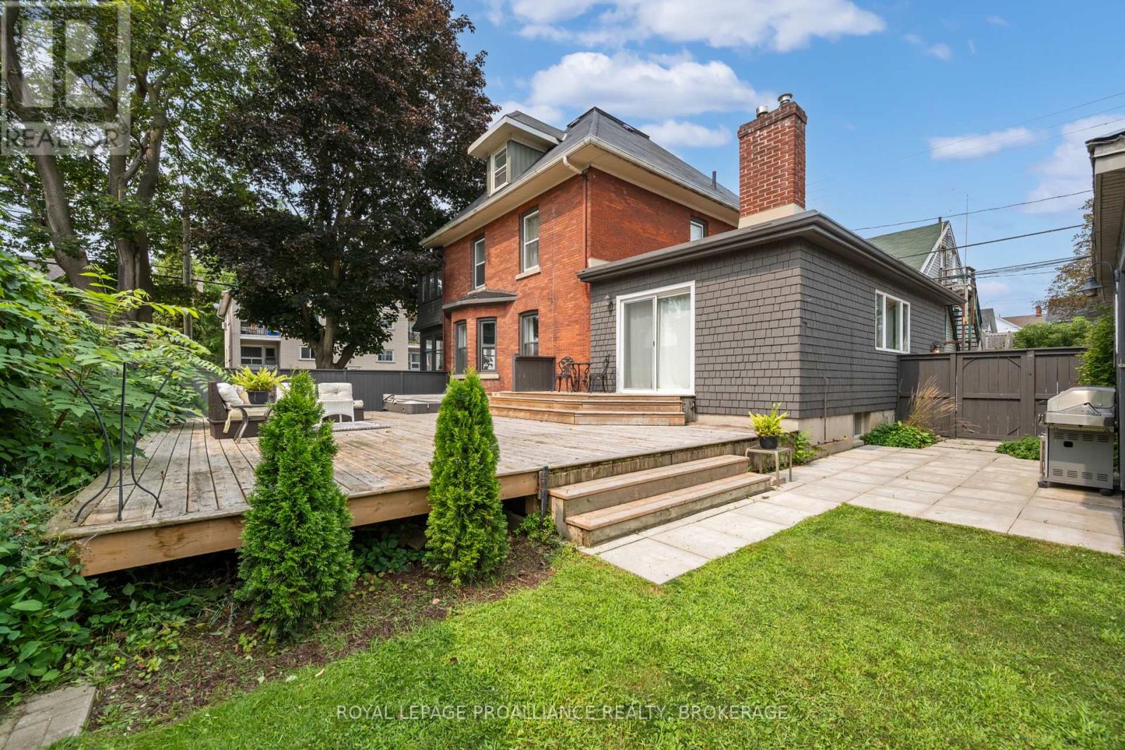 145 CHARLES STREET N - Image 44